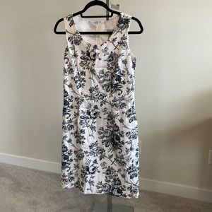 White w/ black floral design dress Sz 8